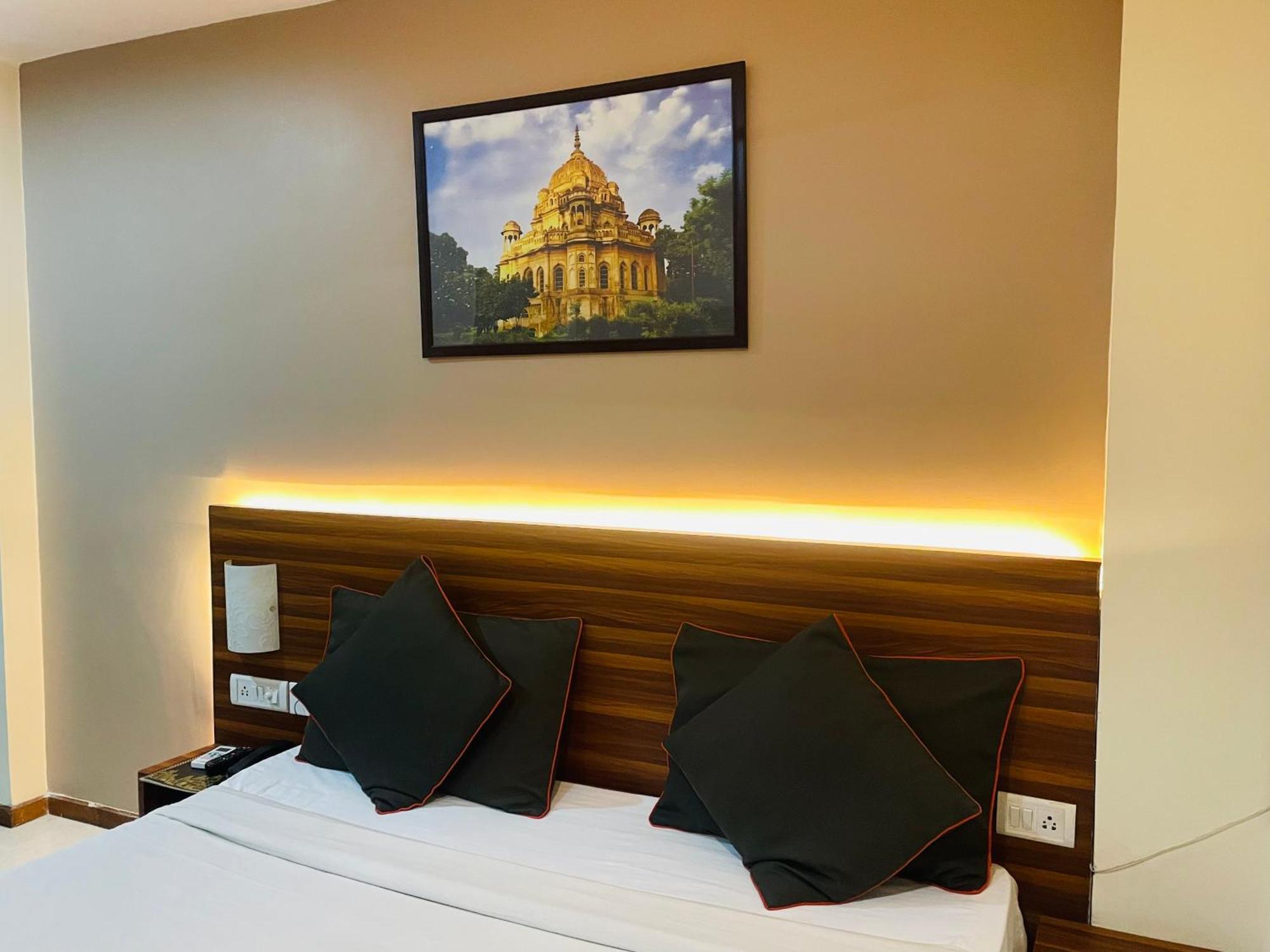 The Royal Presidency Inn Lucknow Eksteriør billede