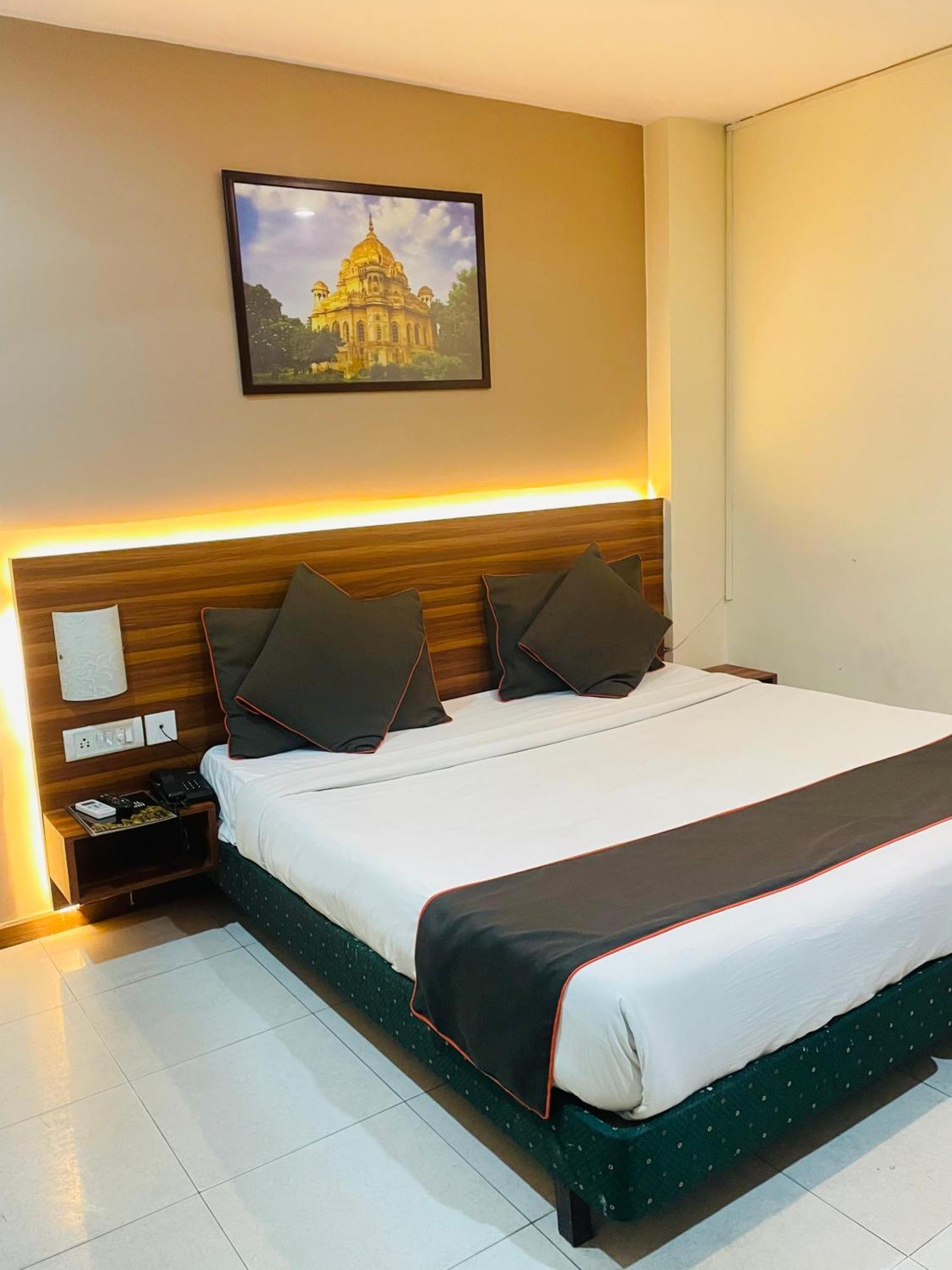 The Royal Presidency Inn Lucknow Eksteriør billede
