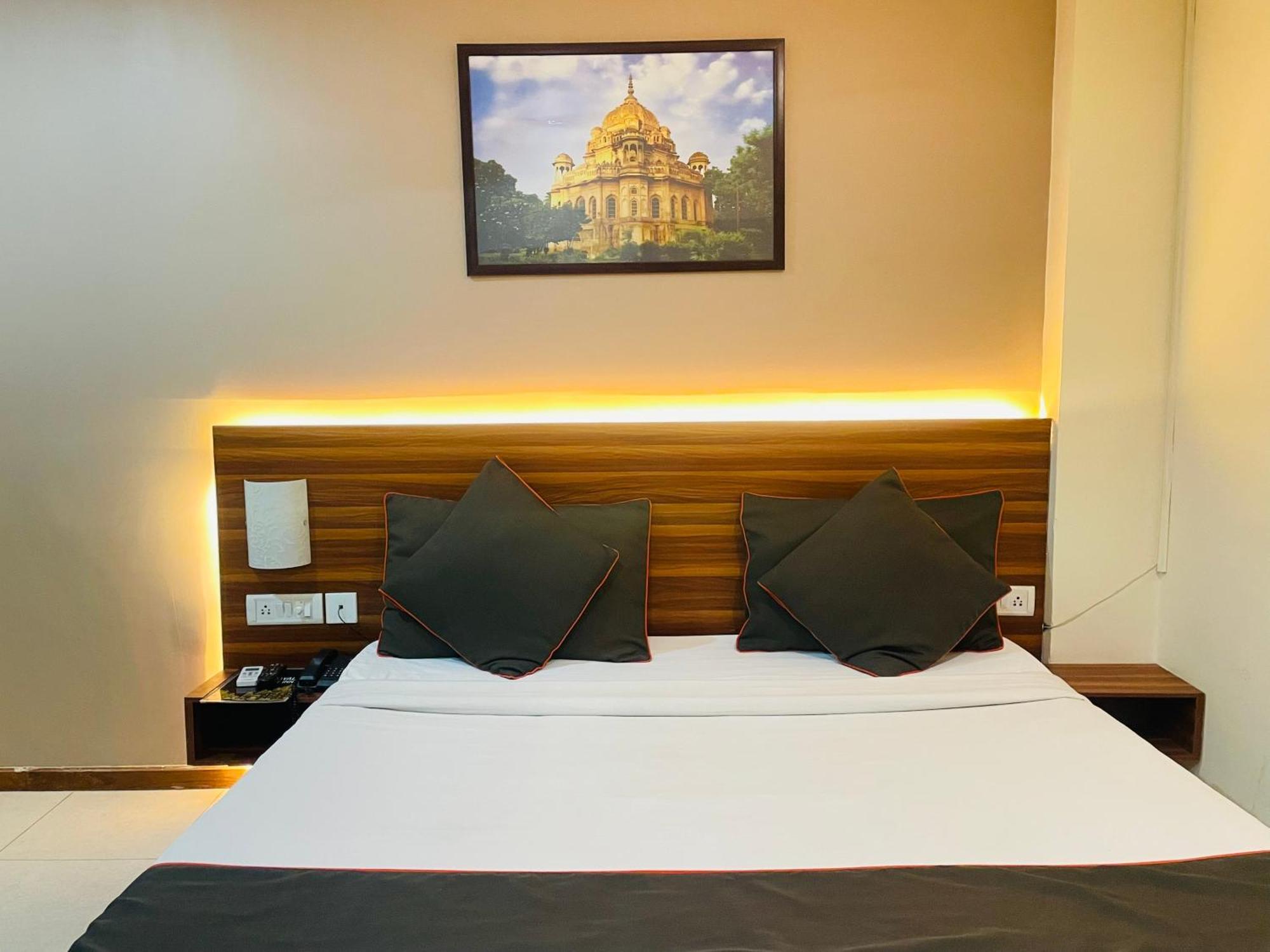 The Royal Presidency Inn Lucknow Eksteriør billede