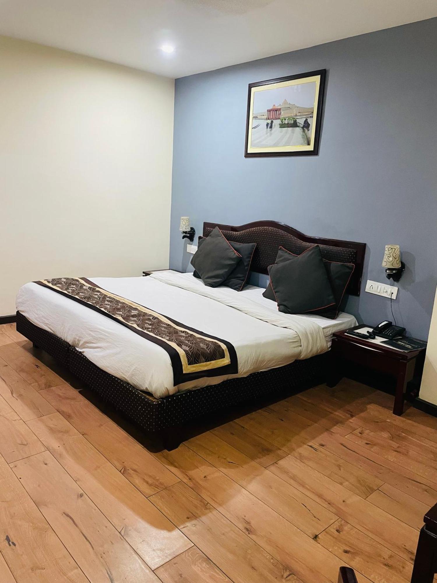 The Royal Presidency Inn Lucknow Eksteriør billede