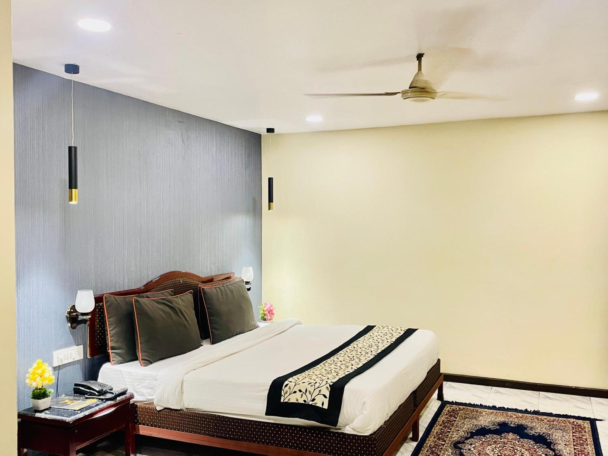 The Royal Presidency Inn Lucknow Eksteriør billede